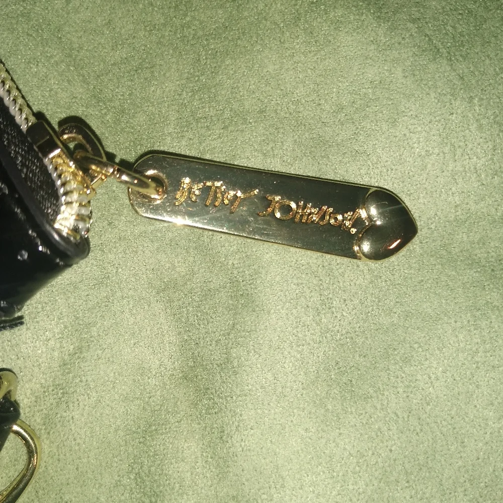 Betsey Johnson Wristlet Ribcage Heart Print EUC Black Patent Leather Trim